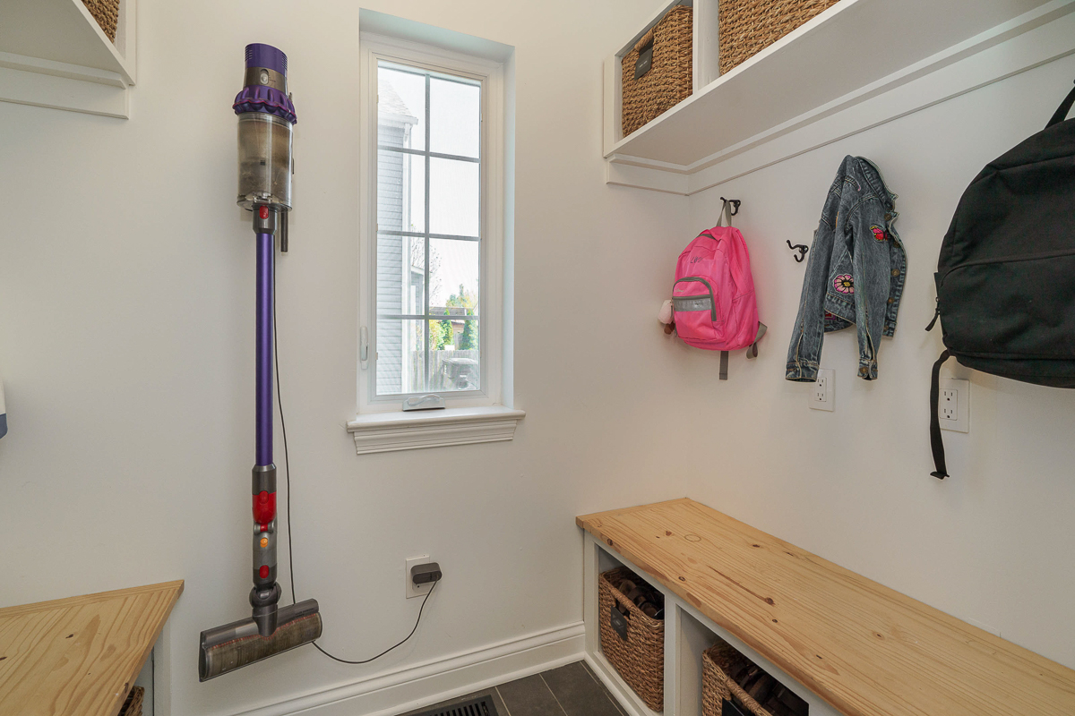 2737 Sherwood Ave-27