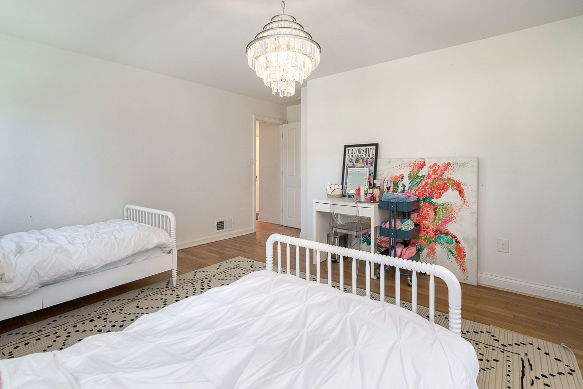 2737 Sherwood Ave-52