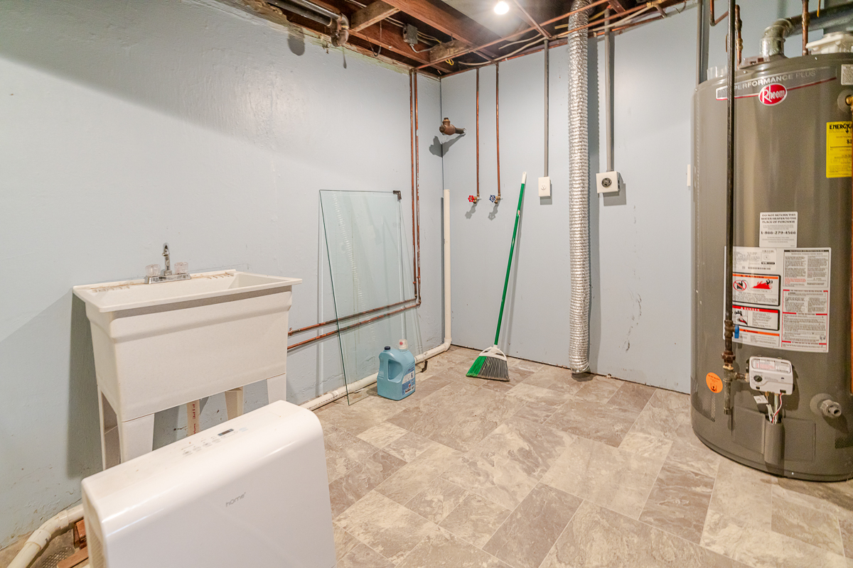 2738 e Broad St-13