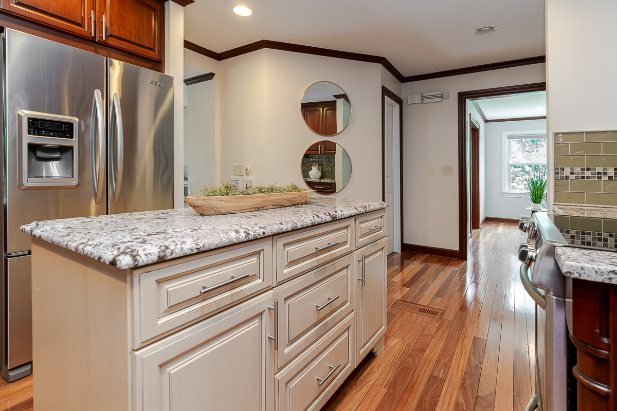 2738 e Broad St-29
