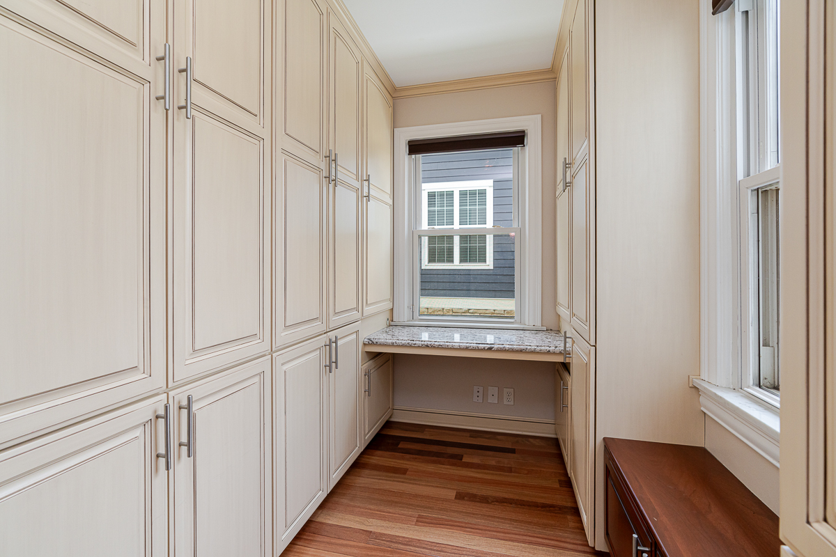 2738 e Broad St-32