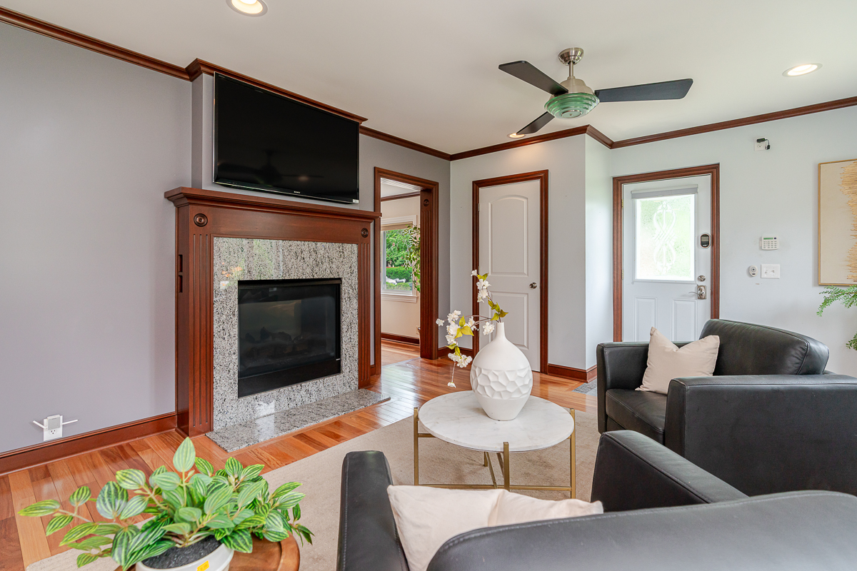 2738 e Broad St-43