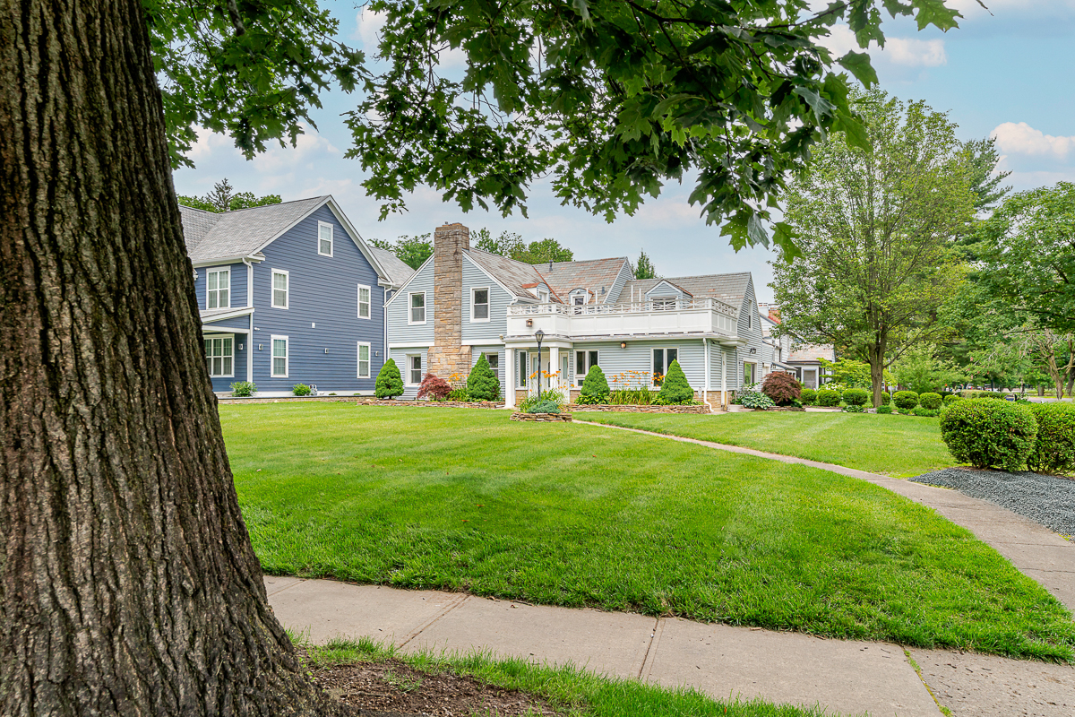 2738 e Broad St-5
