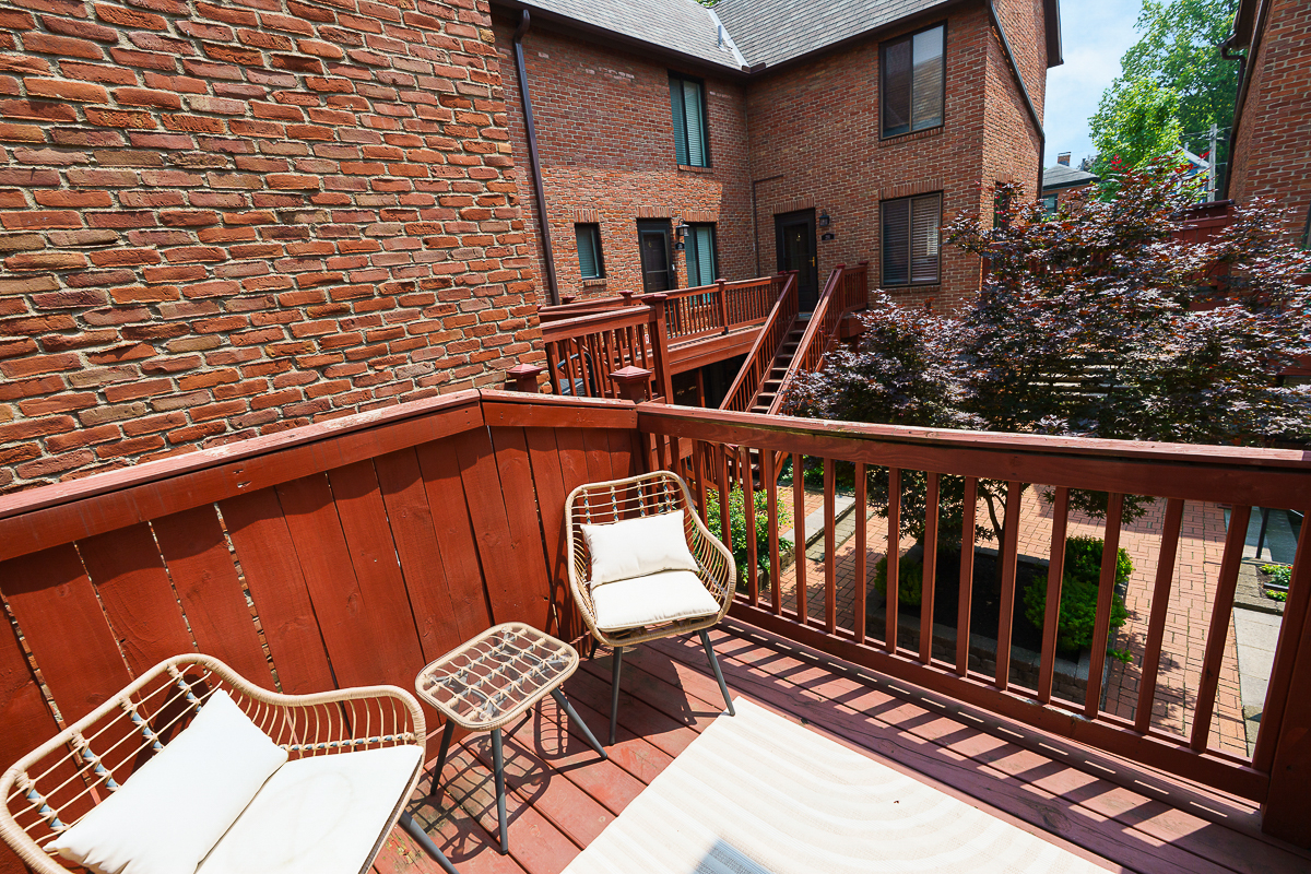 277 Lear St-26