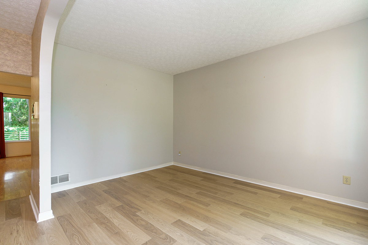 3588 Rivervail Dr-9