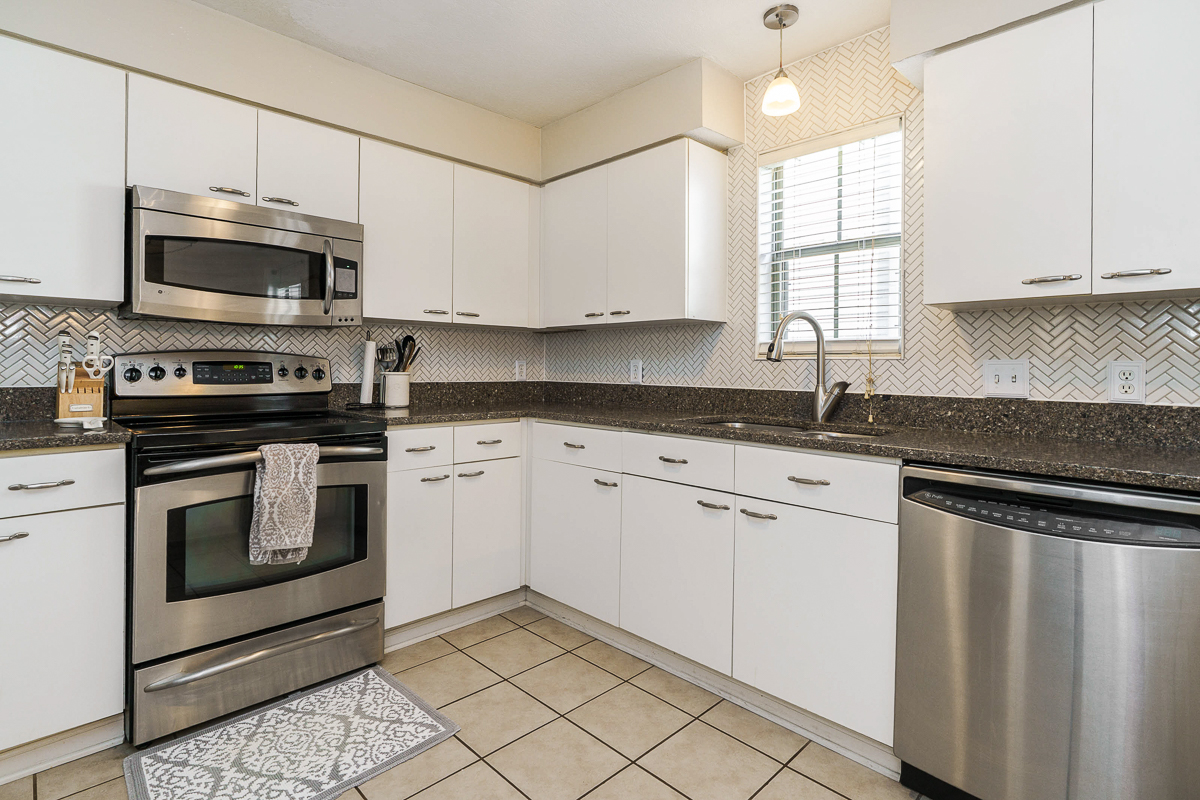 42 w Russell St-17