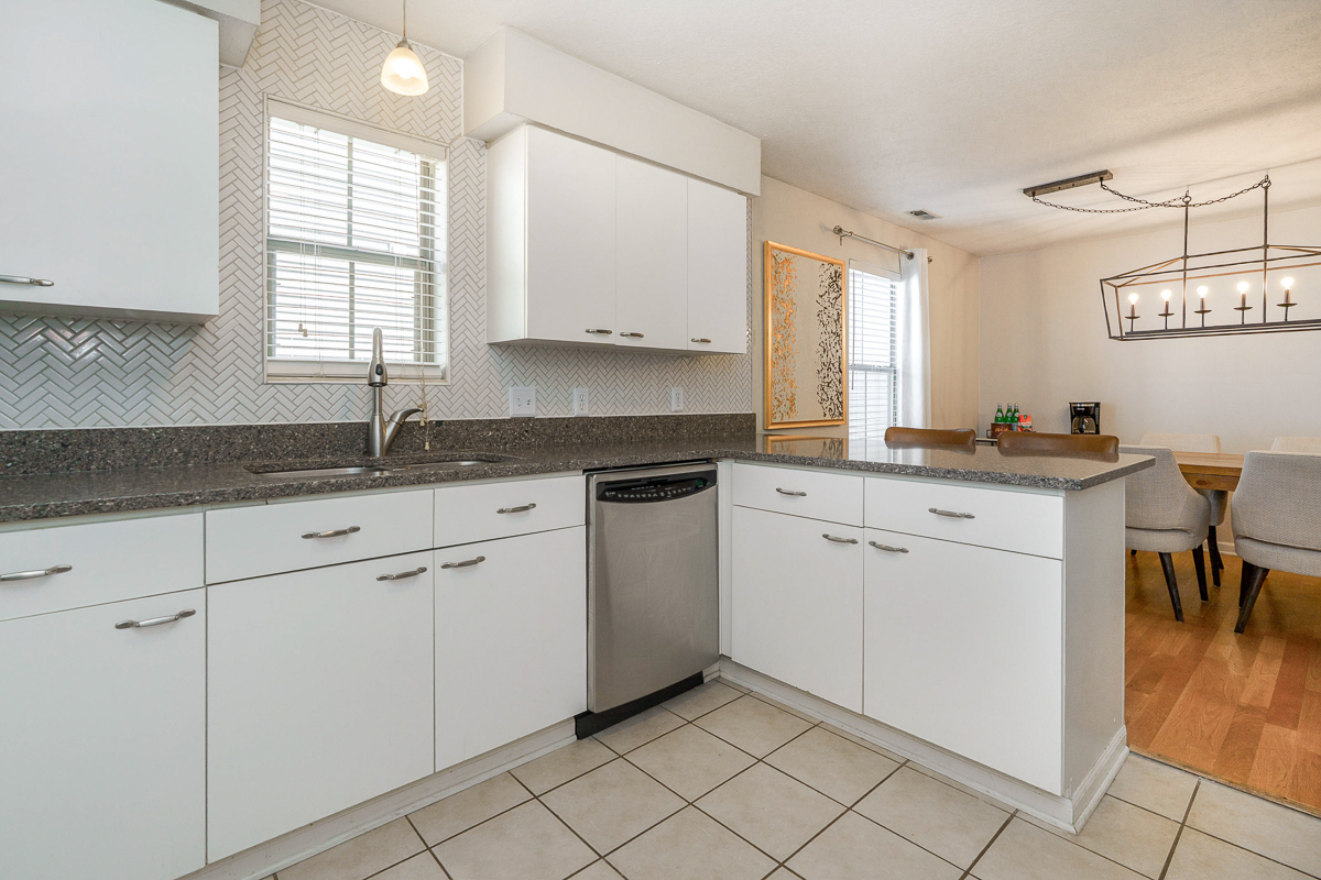 42 w Russell St-18