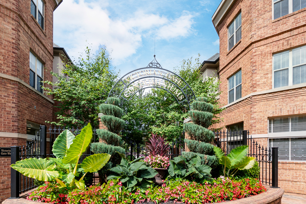 42 w Russell St-43