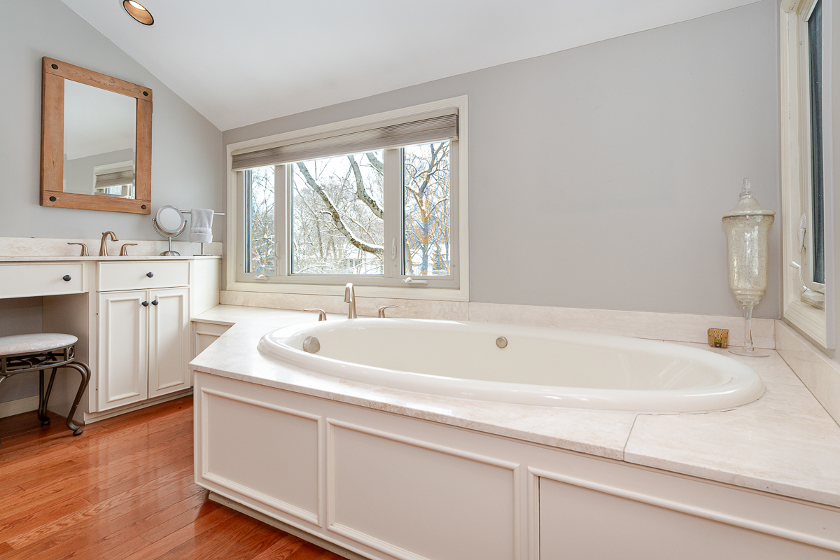 4316 Shire Cove Rd-57