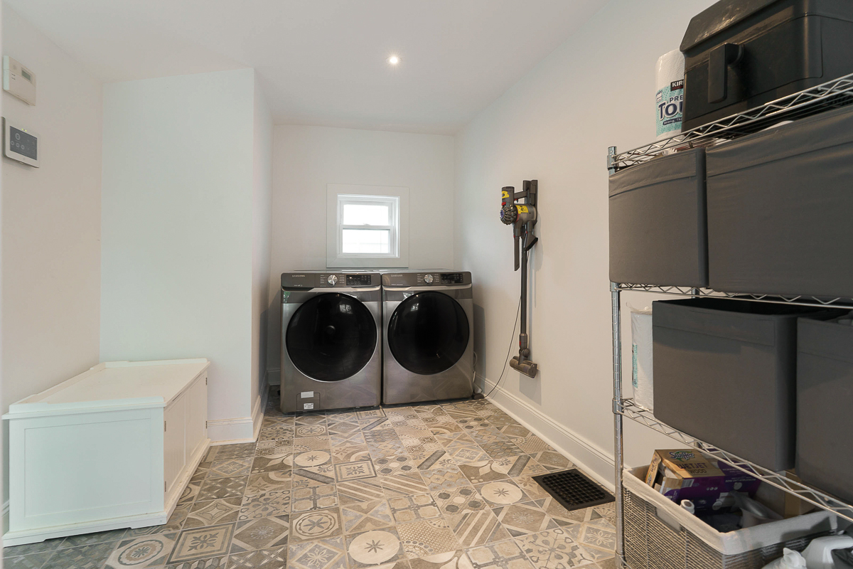432 E Kossuth St-23