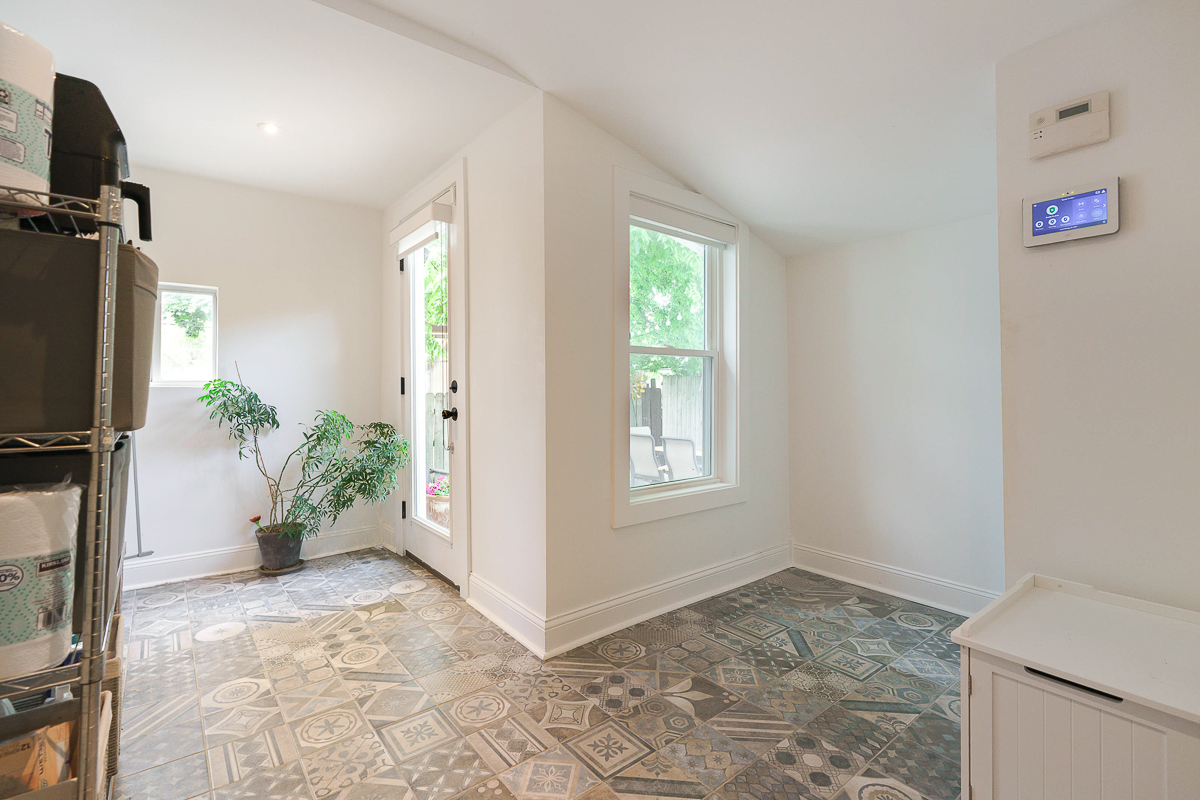 432 E Kossuth St-24