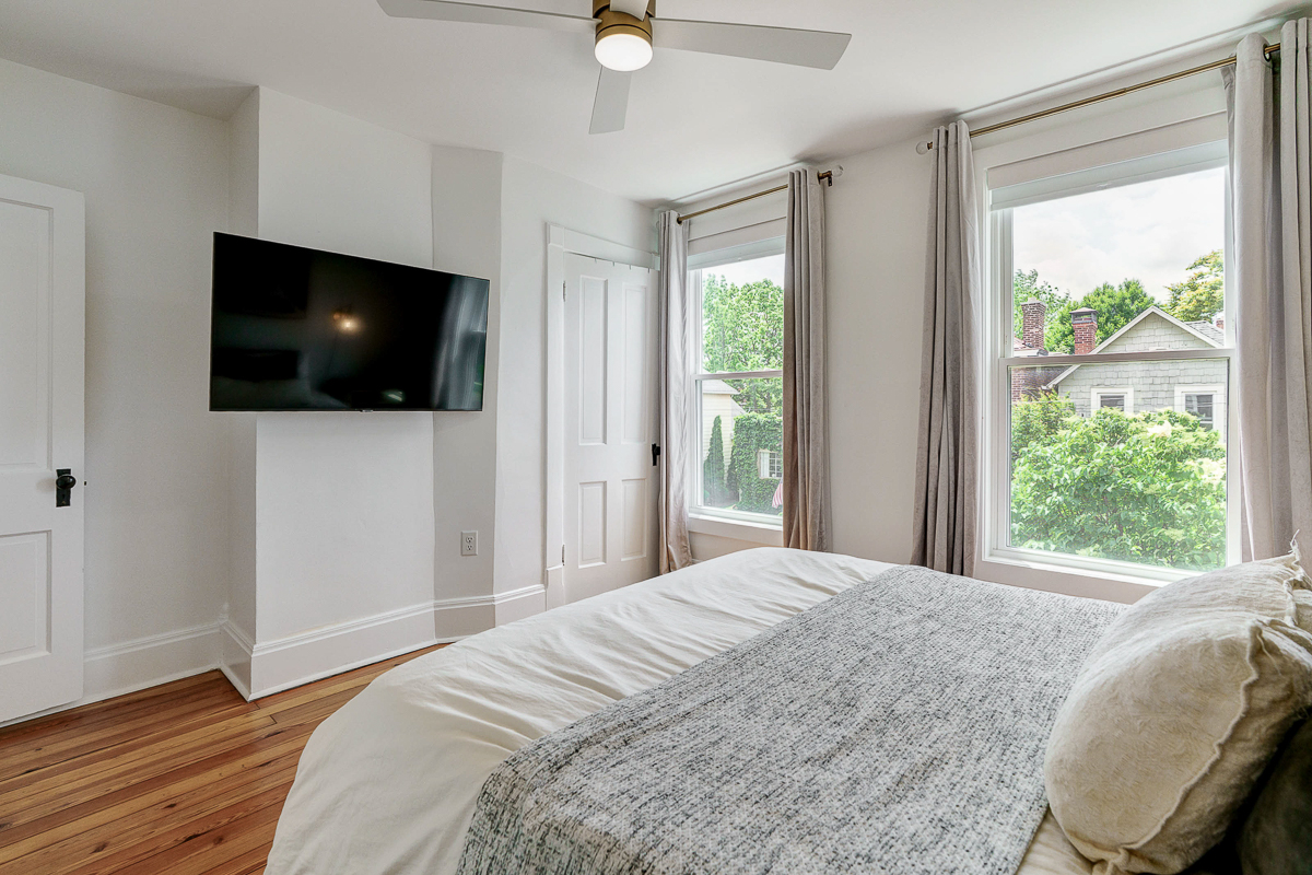 432 E Kossuth St-28