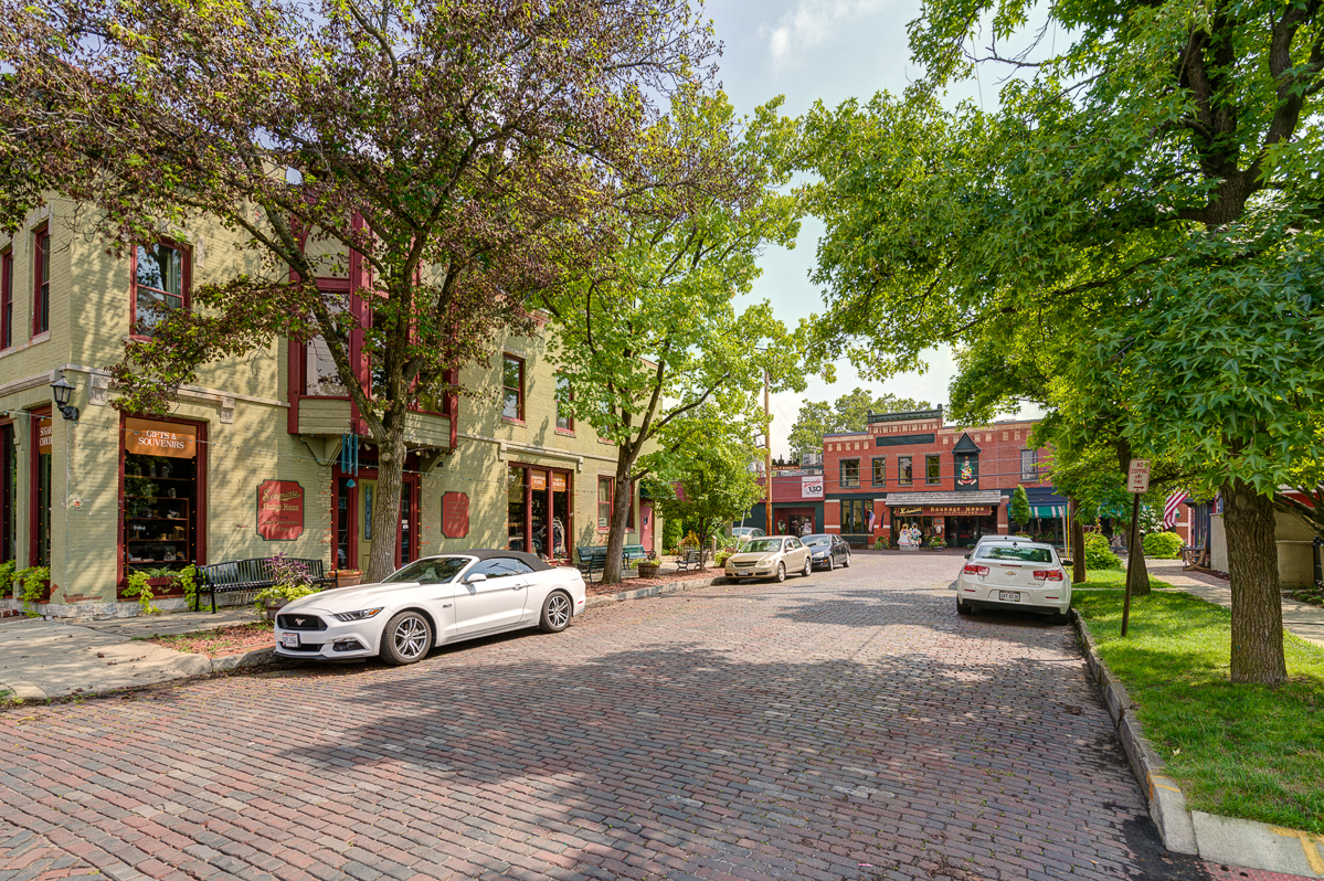 432 E Kossuth St-37