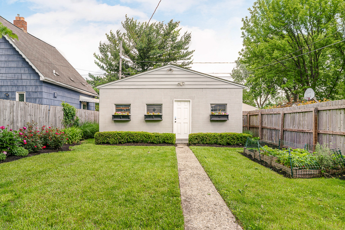 432 E Kossuth St-5