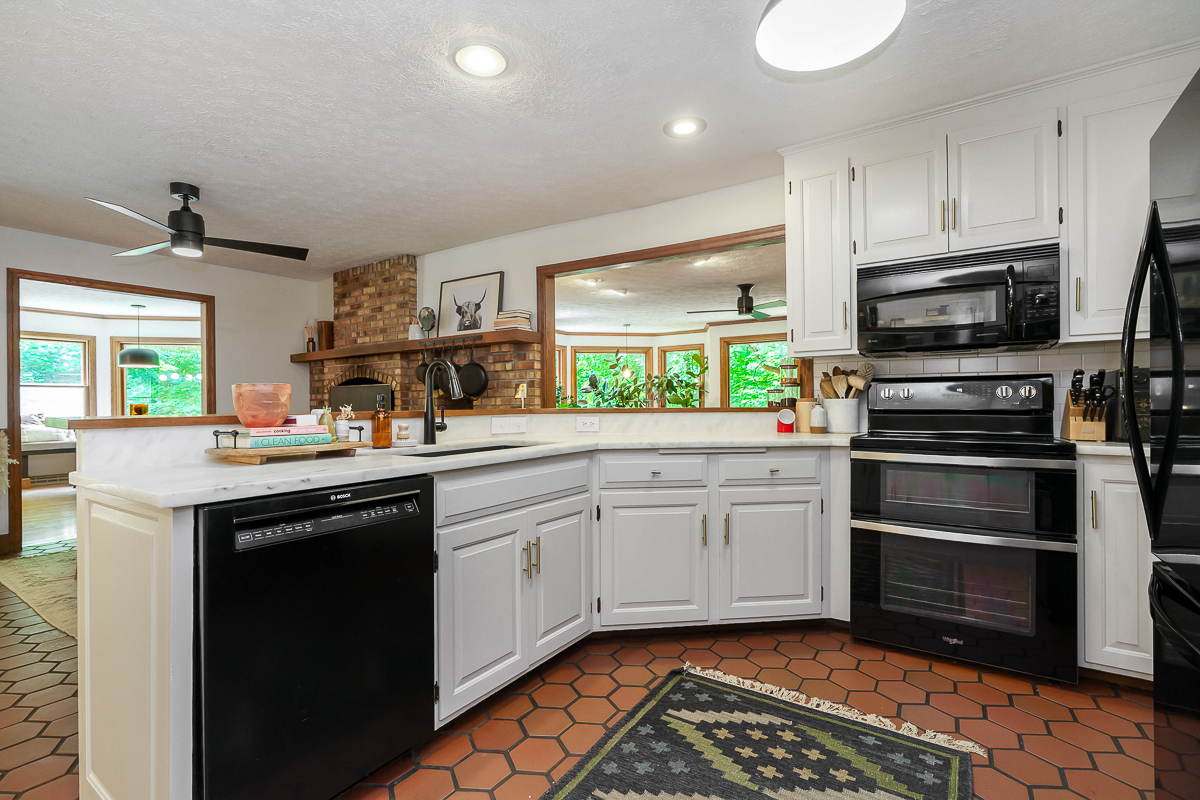 446 Llanberis Dr-54