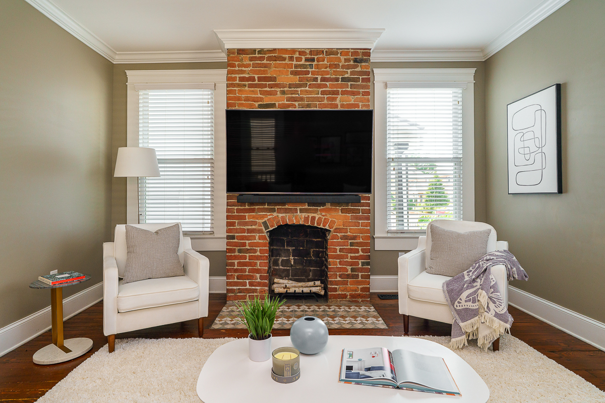 489 Elsmere St-10