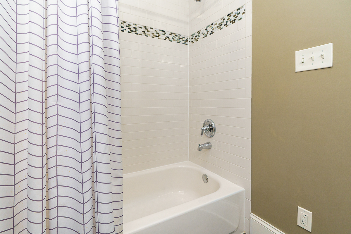 489 Elsmere St-18
