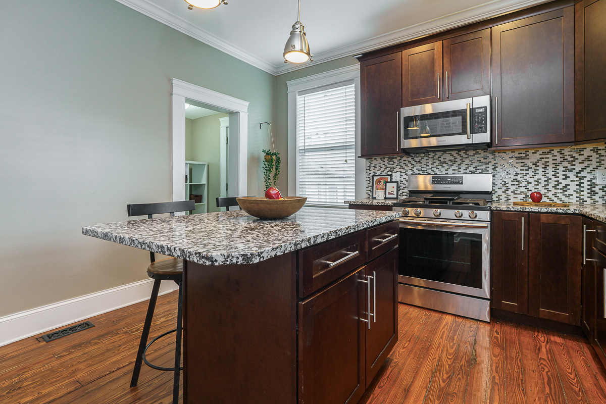 489 Elsmere St-21
