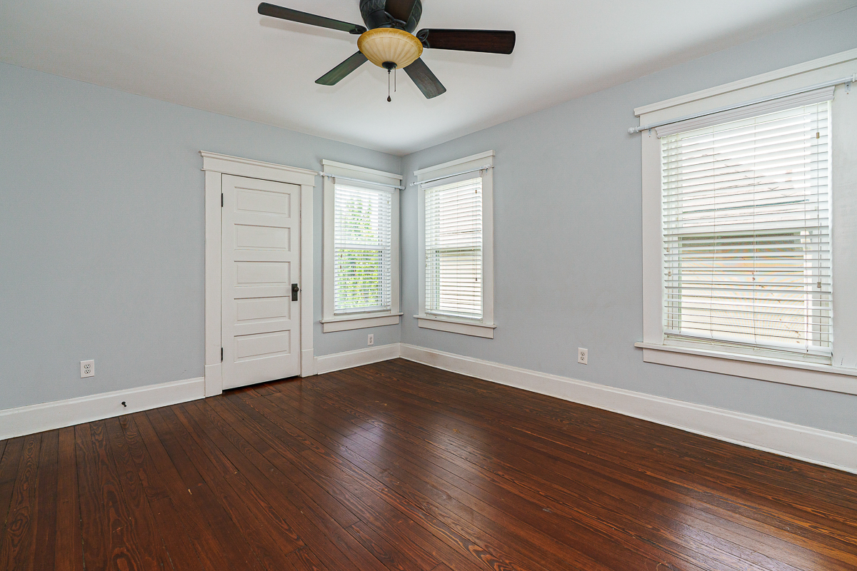 489 Elsmere St-29