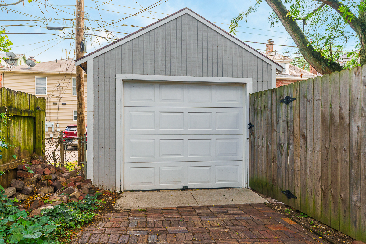 489 Elsmere St-3