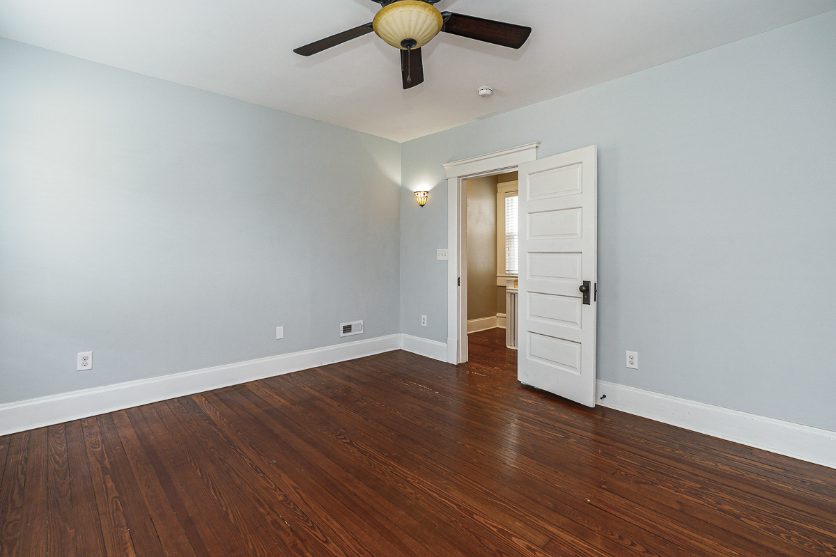 489 Elsmere St-30