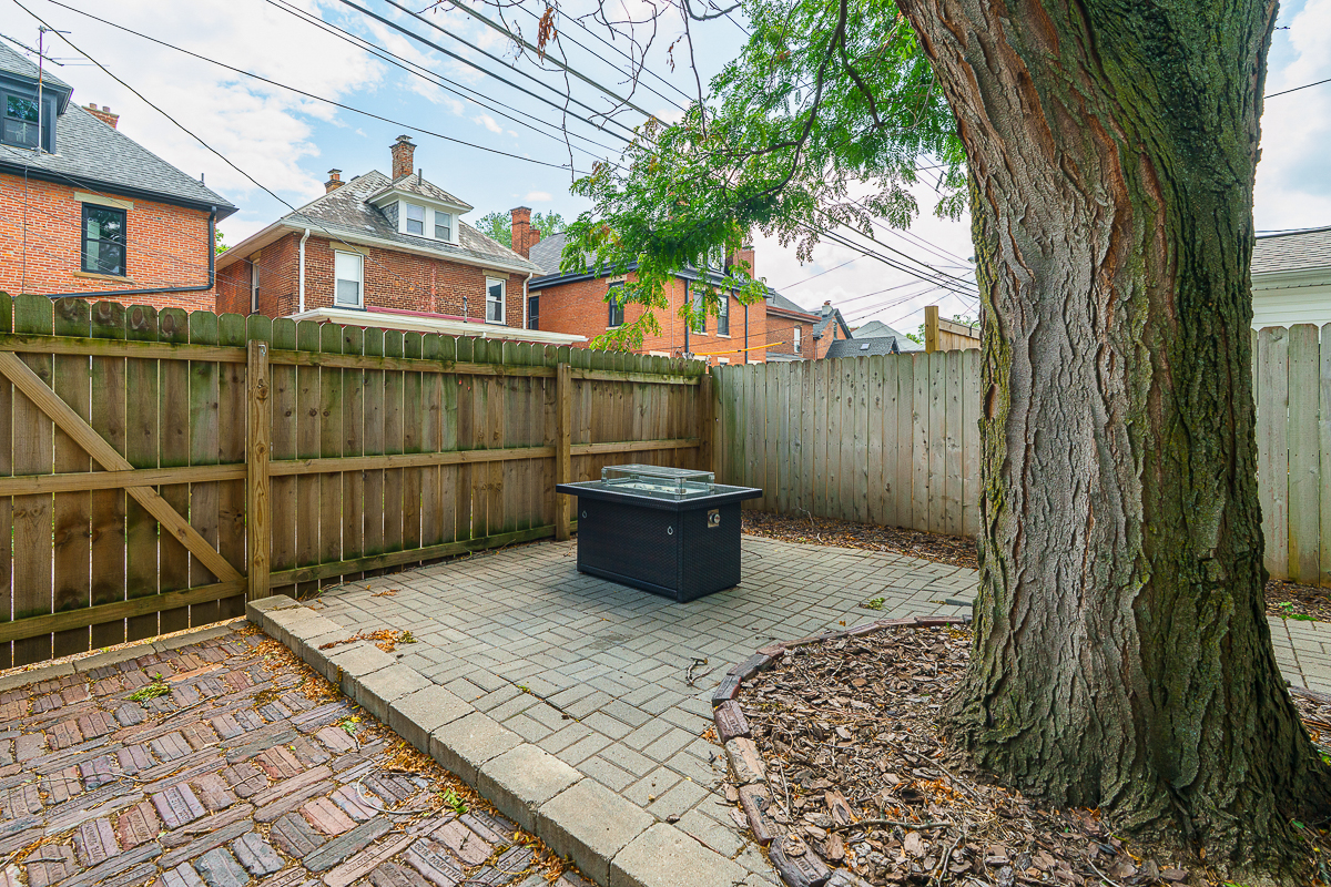 489 Elsmere St-4