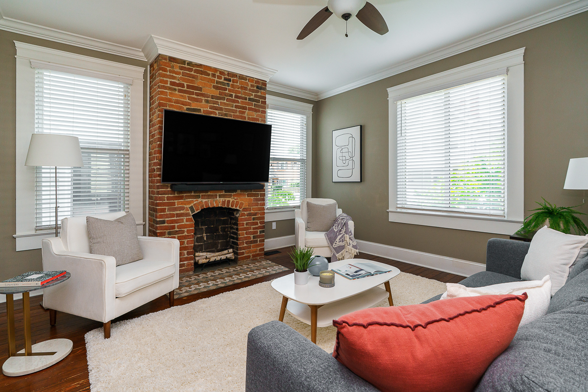 489 Elsmere St-9