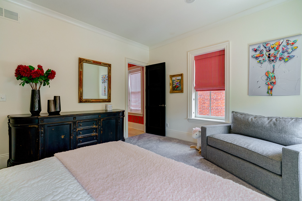 569 S 6th St Part 3 (17 of 18)