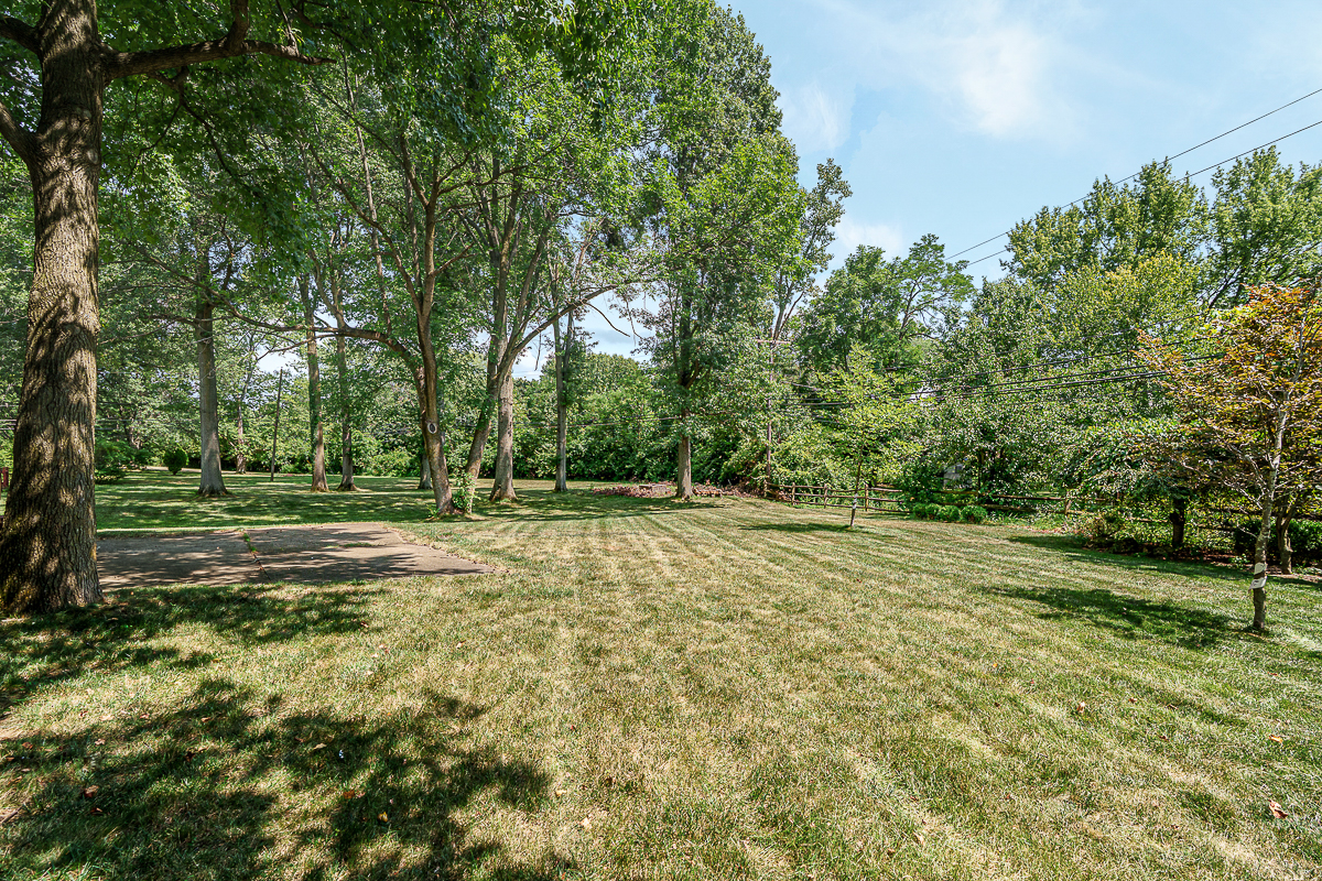 5861 Effingham Rd-5