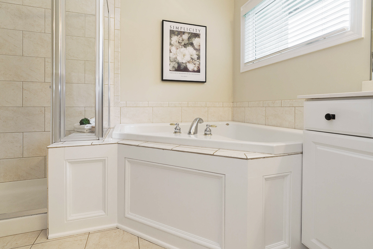 6061 Highland Hills Dr-40