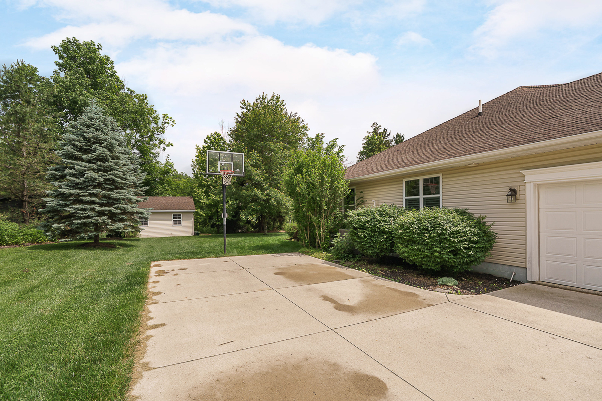 60 e Pawnee Dr-10