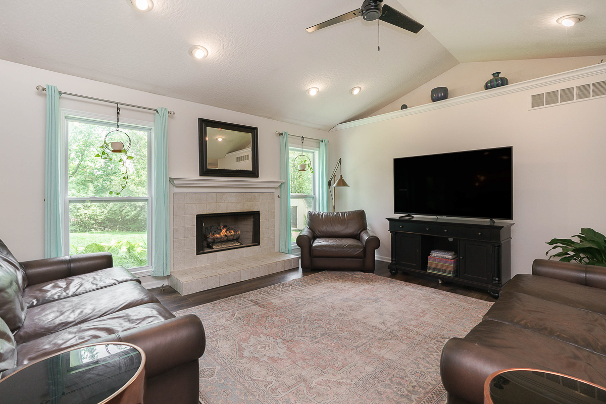 60 e Pawnee Dr-25