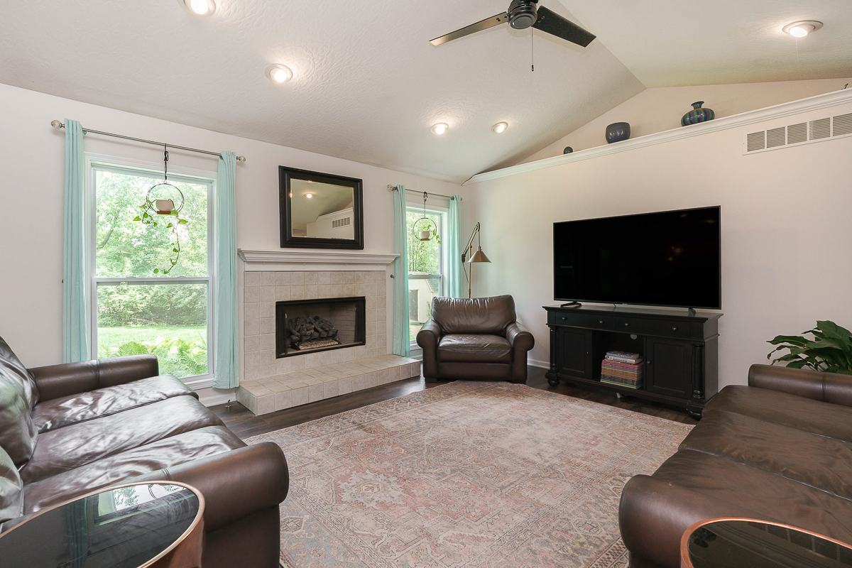 60 e Pawnee Dr-26