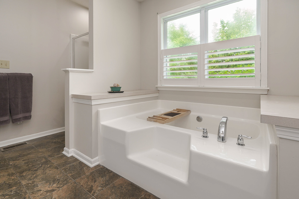 60 e Pawnee Dr-36