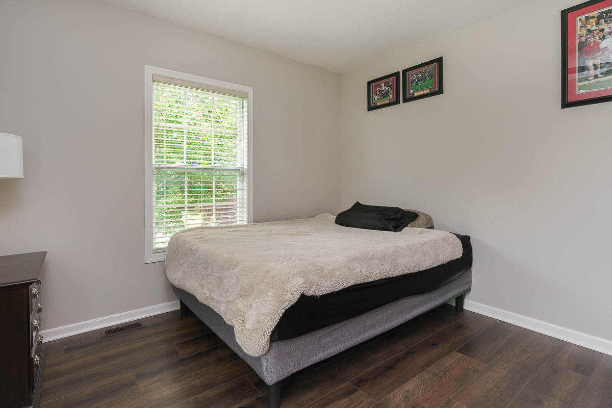 60 e Pawnee Dr-42