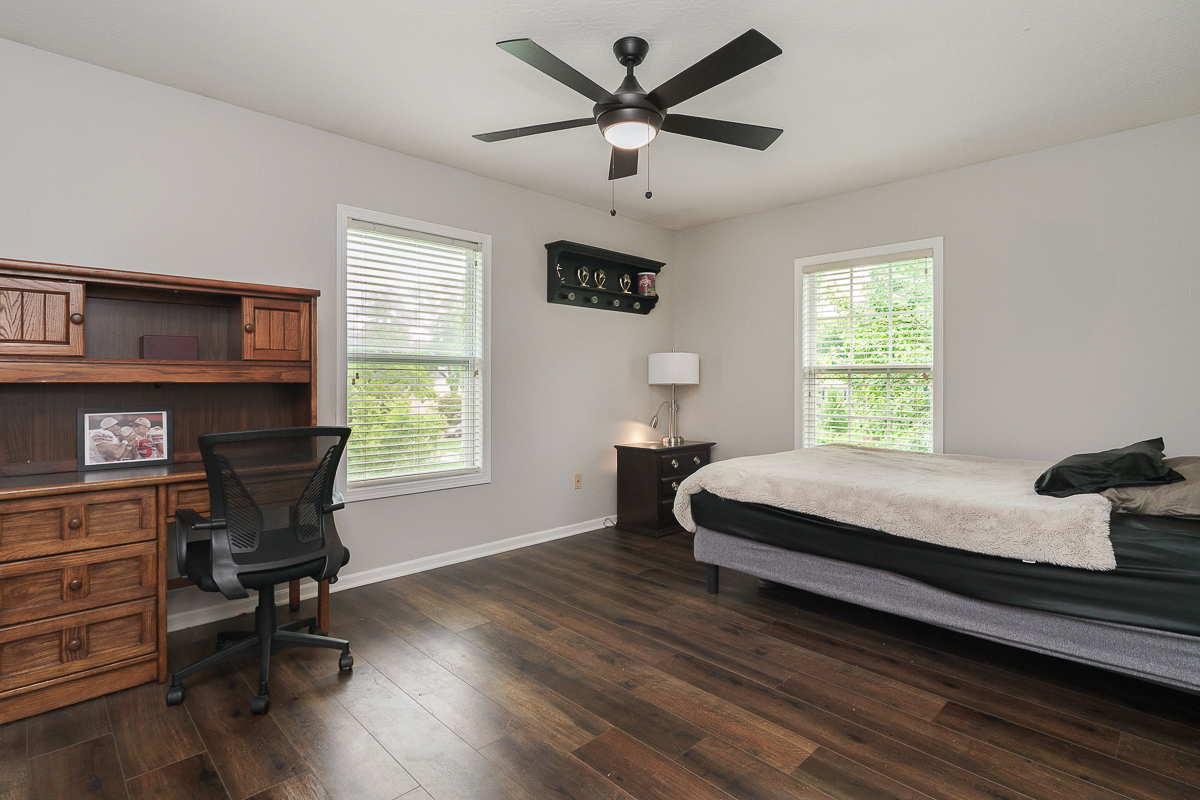 60 e Pawnee Dr-43