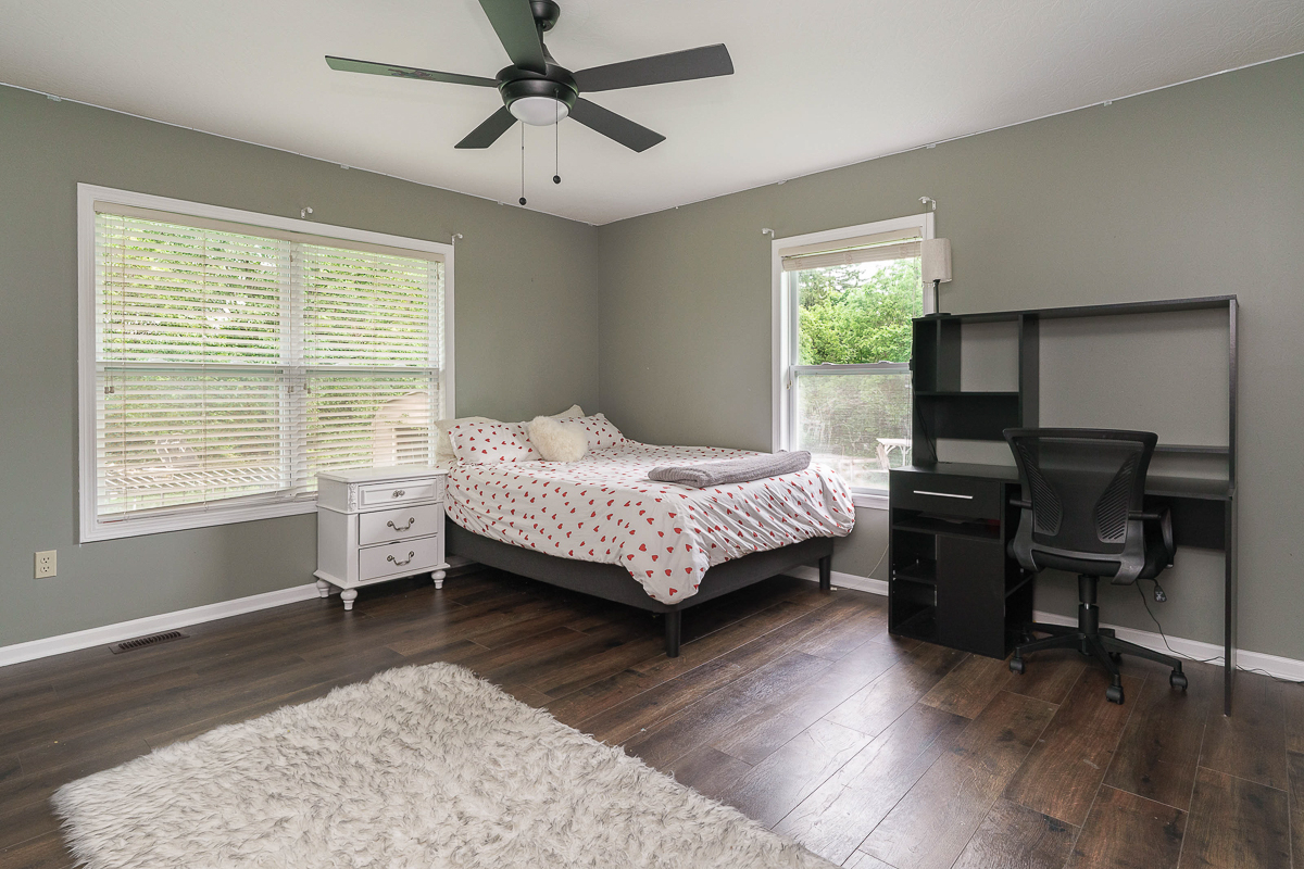 60 e Pawnee Dr-45