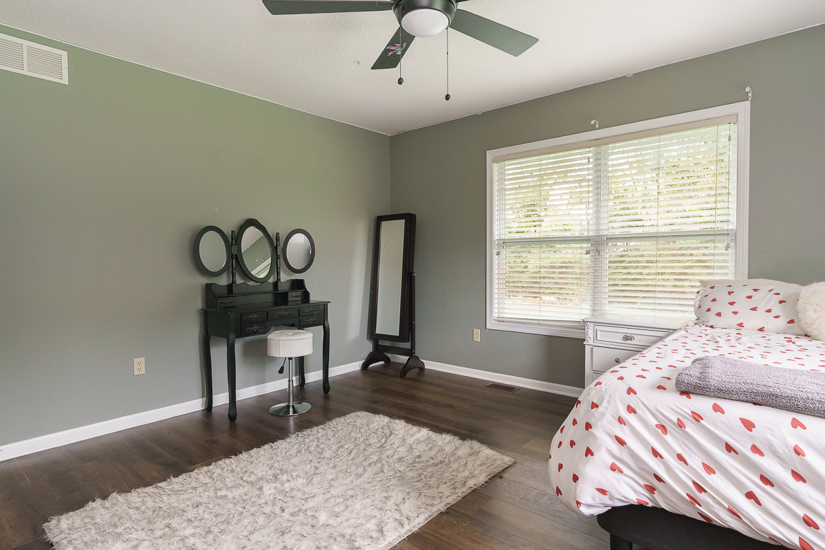 60 e Pawnee Dr-46
