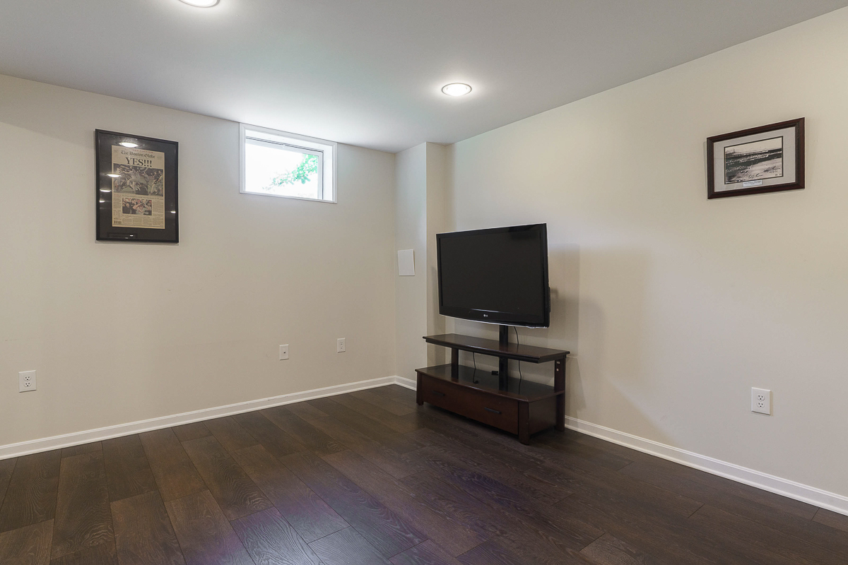 60 e Pawnee Dr-48