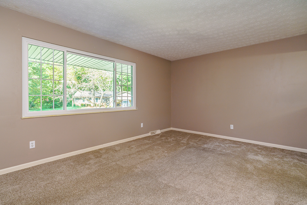 6496 Hearthstone Ave-20