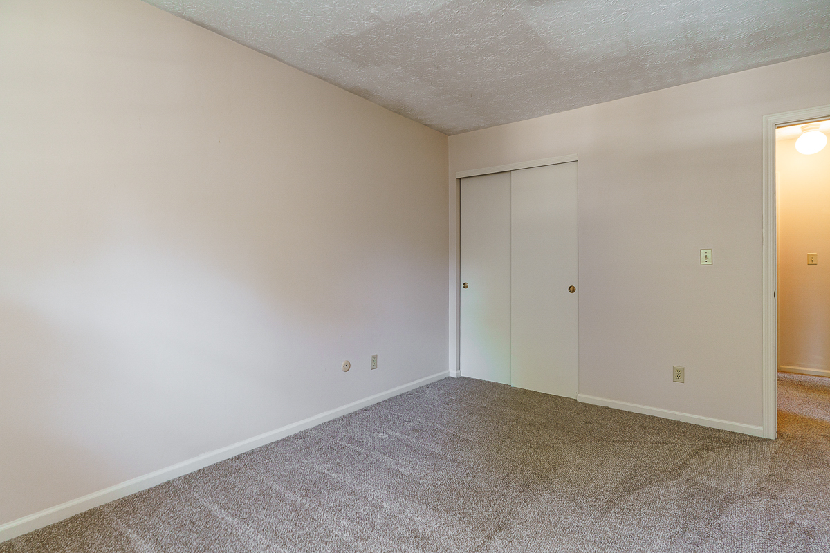 6496 Hearthstone Ave-31