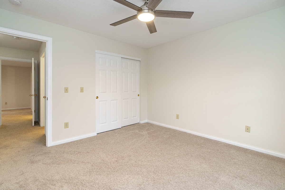 6644 Eastland Ct-44