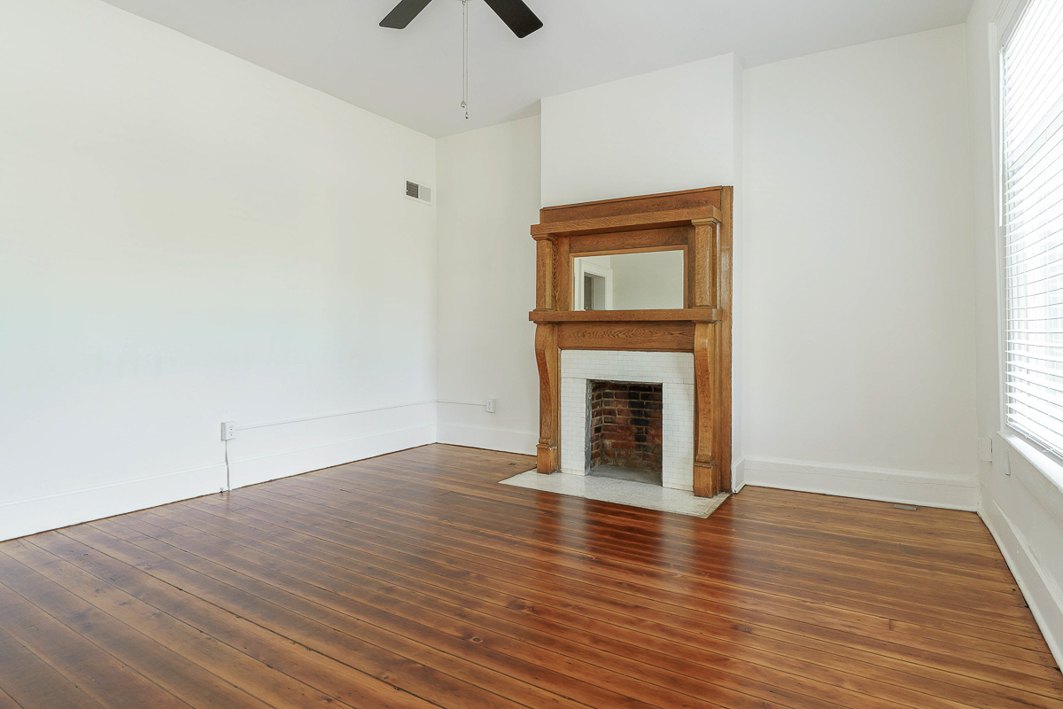 684 Hamlet St-12