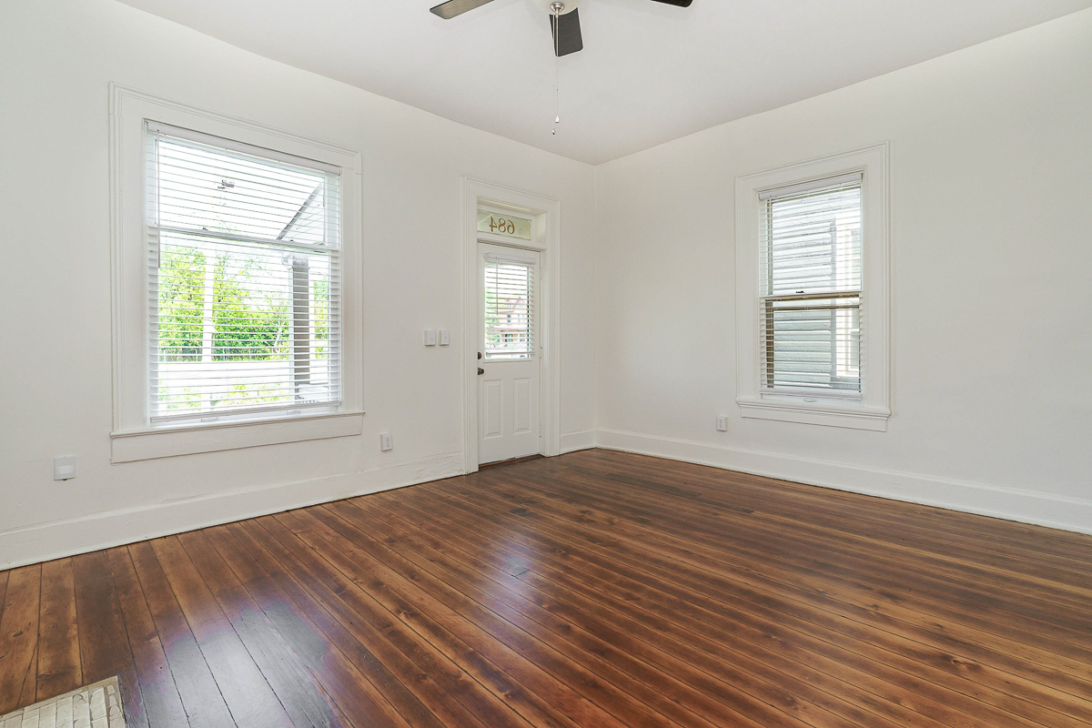 684 Hamlet St-13