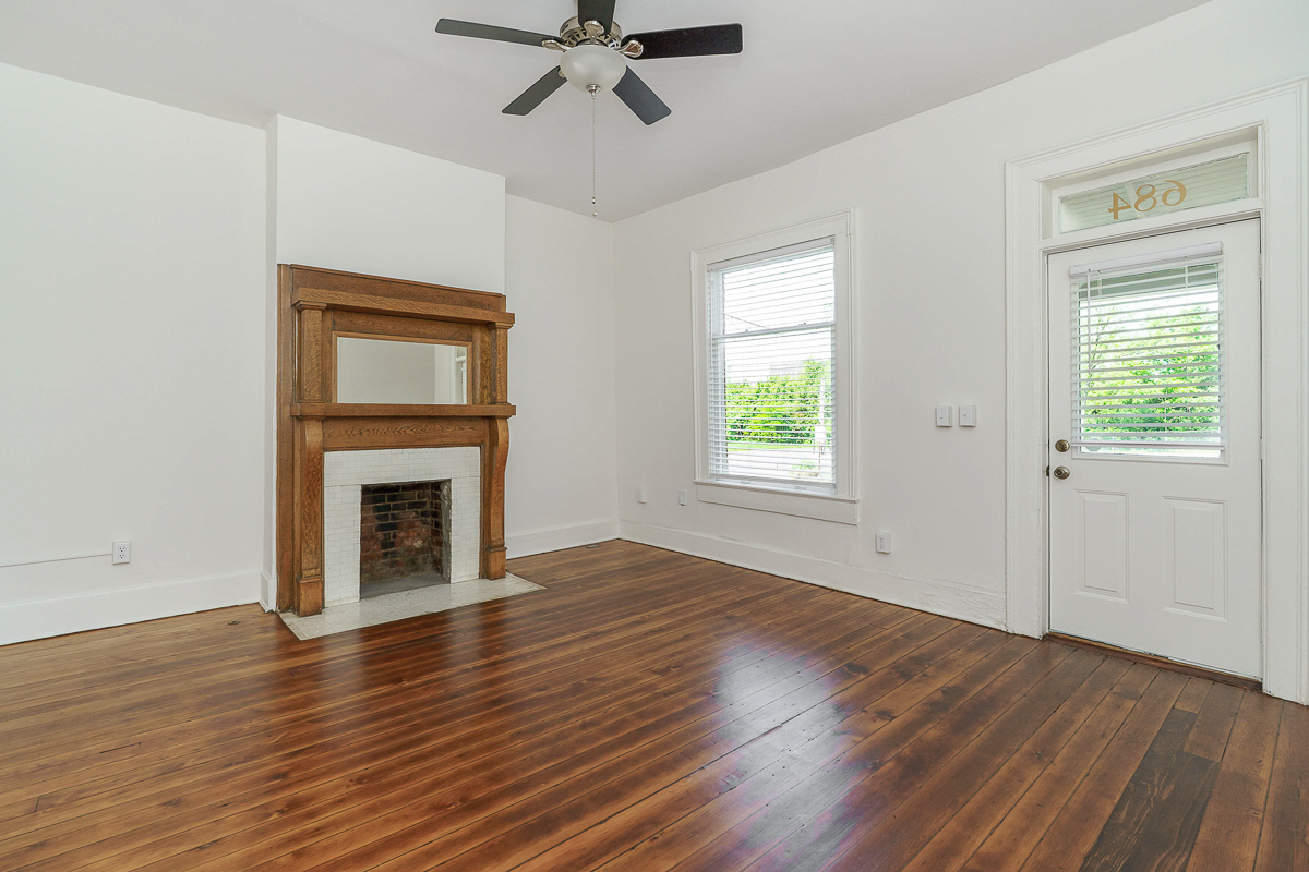 684 Hamlet St-14