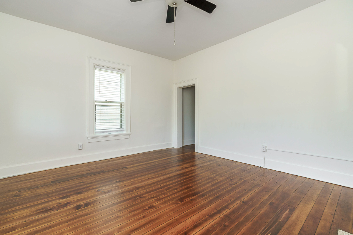 684 Hamlet St-16