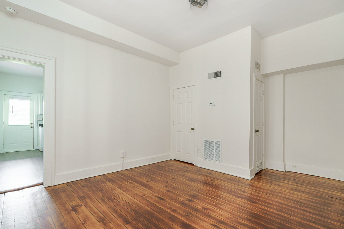 684 Hamlet St-18