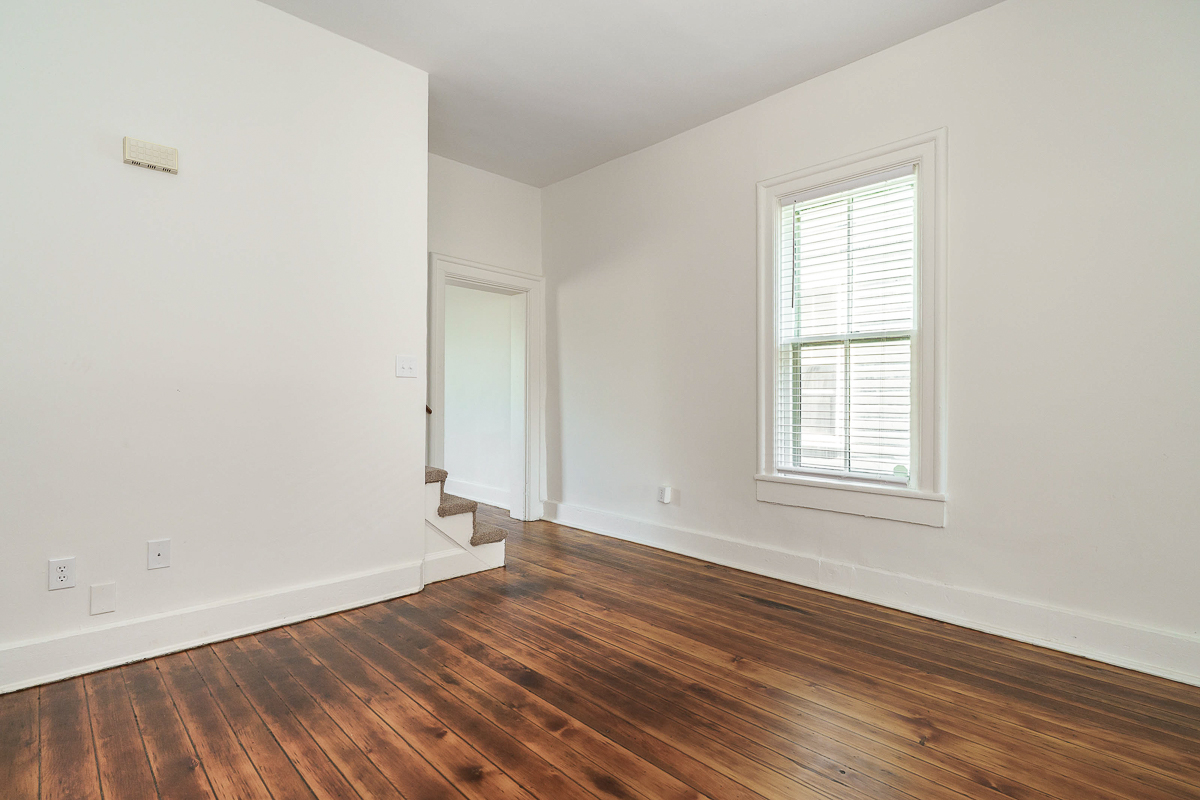 684 Hamlet St-19