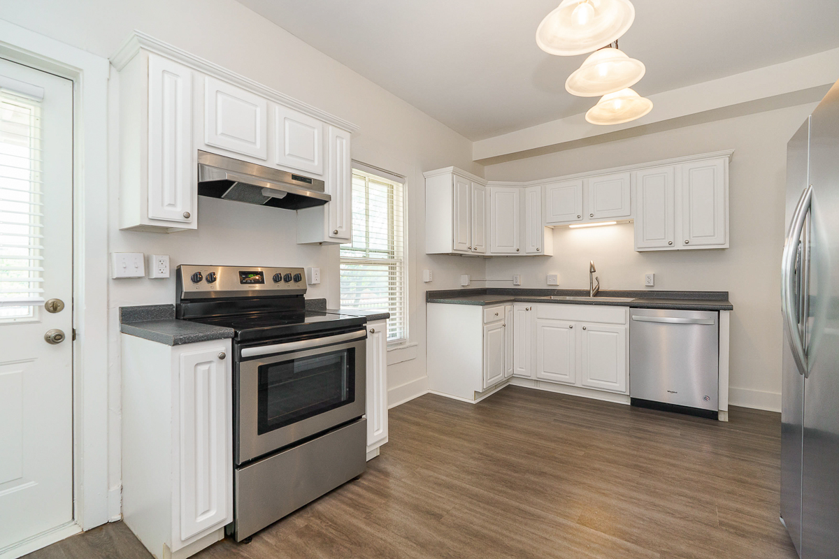 684 Hamlet St-21