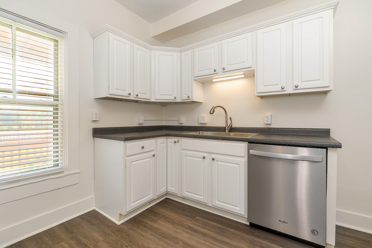 684 Hamlet St-22